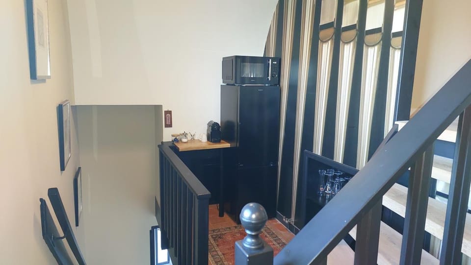 Dining area, minibar, oven