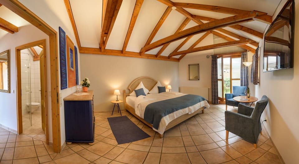 Photo of the whole room, Seating area, Bedroom