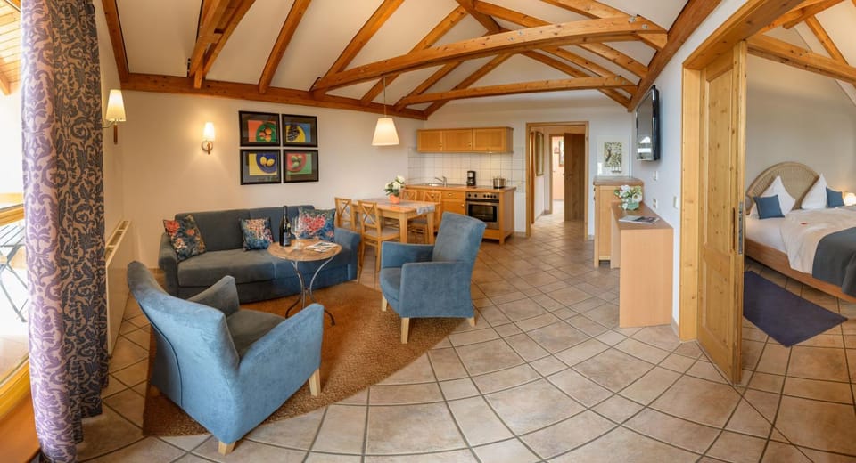 Living room, Photo of the whole room, Seating area, Dining area