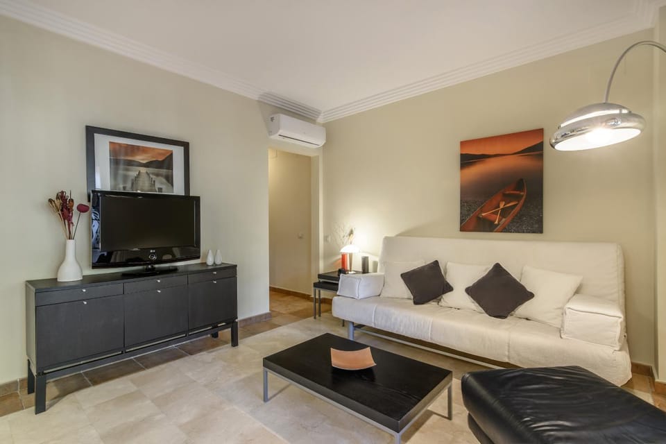 Communal lounge/ TV room, Living room