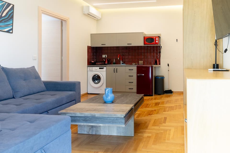 New Ventiri Suite 6, near Hilton, Athens Central , 4 family & Bussines Apartment in Athens
