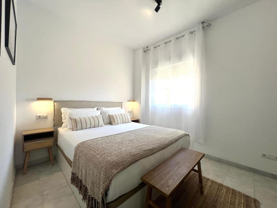 Bed, Photo of the whole room, Bedroom, towels, air conditioner