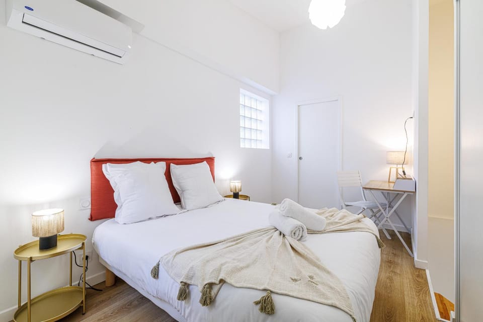 Bed, Bedroom