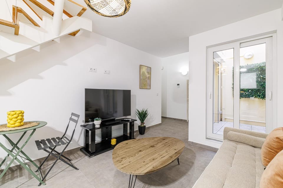 Communal lounge/ TV room, Living room