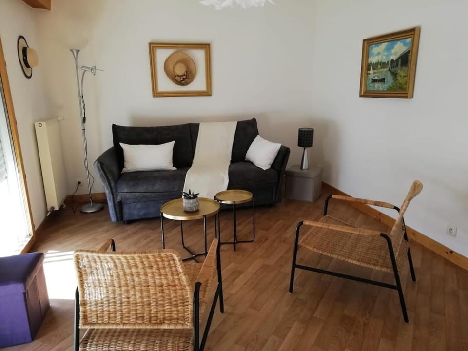 appart de charme -proche du jardin Dior Apartment in Granville