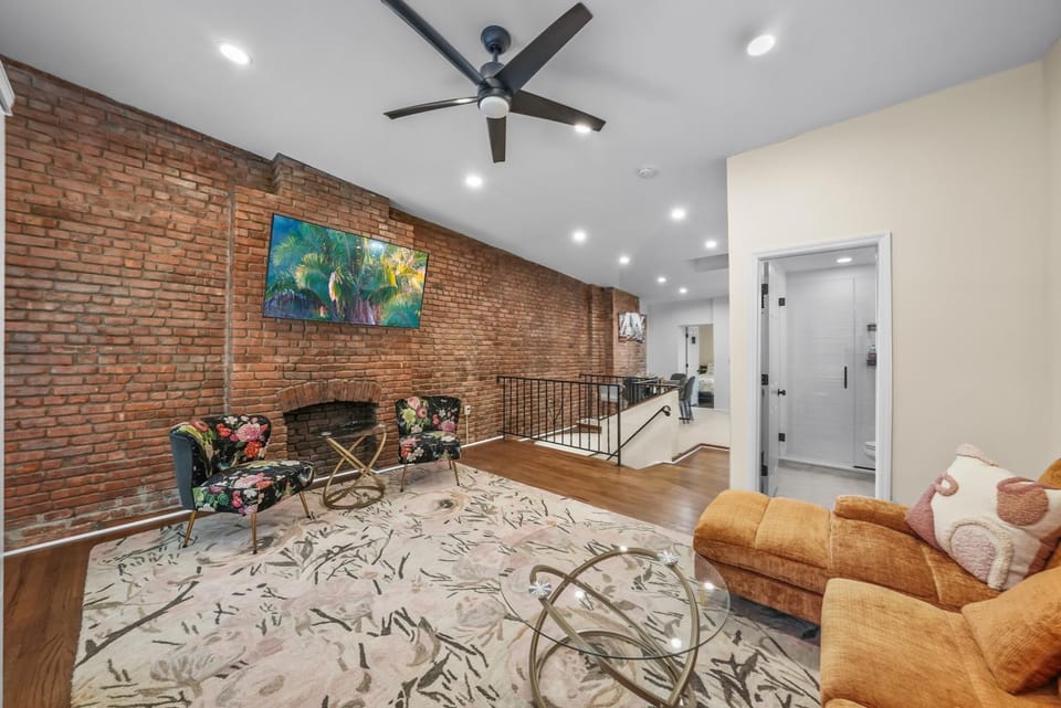Free Parking -2BR,2Bath, 4Beds, Sleeps 6, 10 Min to NYC, 10 Min to Path Apartment in Hoboken