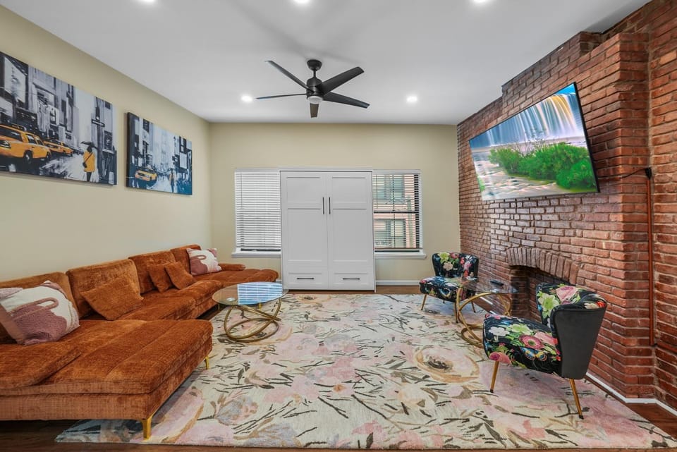 Free Parking -2BR,2Bath, 4Beds, Sleeps 6, 10 Min to NYC, 10 Min to Path Apartment in Hoboken