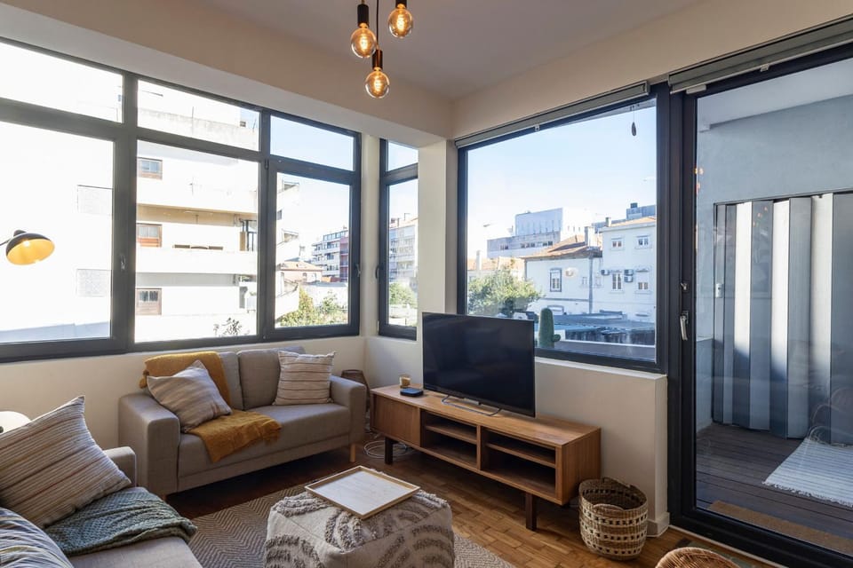 TV and multimedia, Living room, Evening entertainment