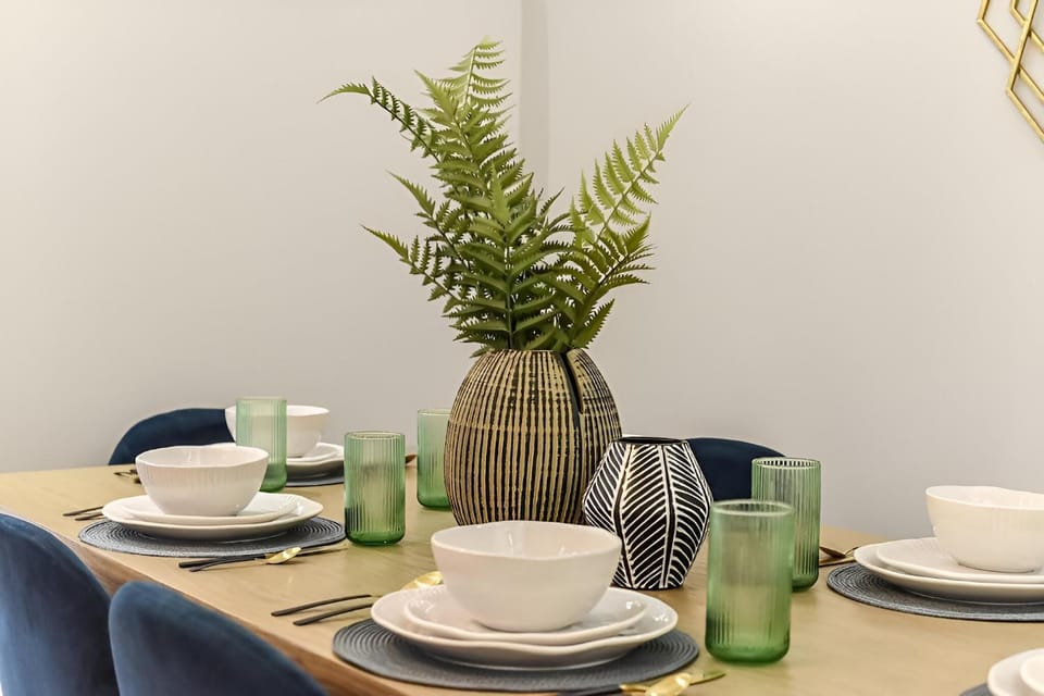 Food and drinks, Dining area, Food
