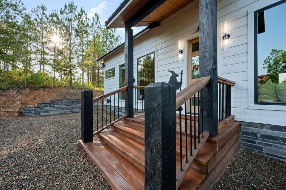 Stayhocha Themed Creekside LUX with Views House in Oklahoma