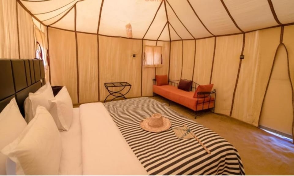 Bed, Living room, Photo of the whole room, Bedroom