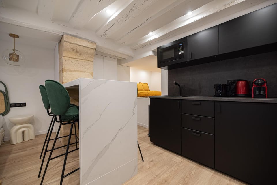 Kitchen or kitchenette, Dining area, toaster