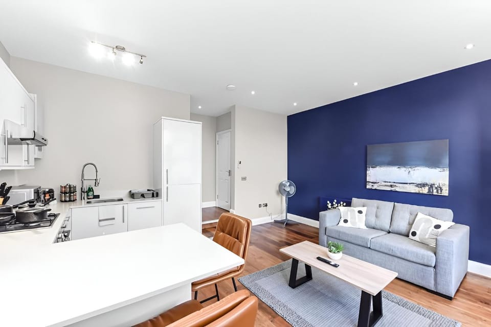 Kitchen or kitchenette, Living room, Seating area, Dining area, minibar, stove