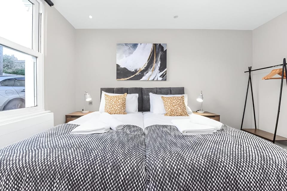 Bed, Photo of the whole room, Bedroom, wardrobe