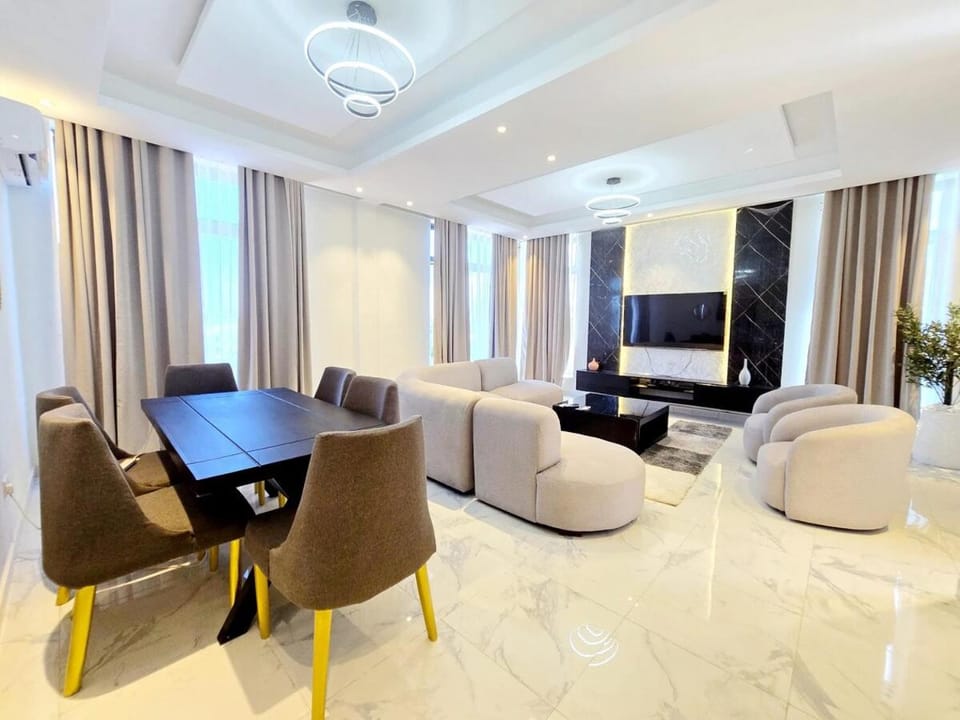 Black Land at Micnic Homes-Spacious,Serene,Family Apartment in City of Dar es Salaam