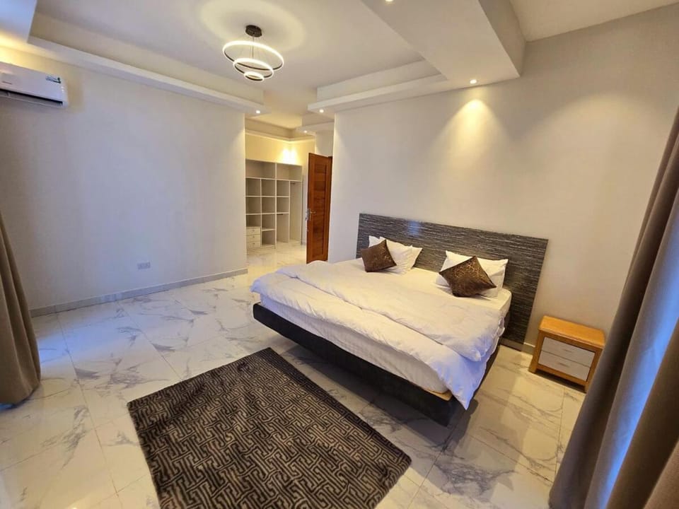 Black Land at Micnic Homes-Spacious,Serene,Family Apartment in City of Dar es Salaam