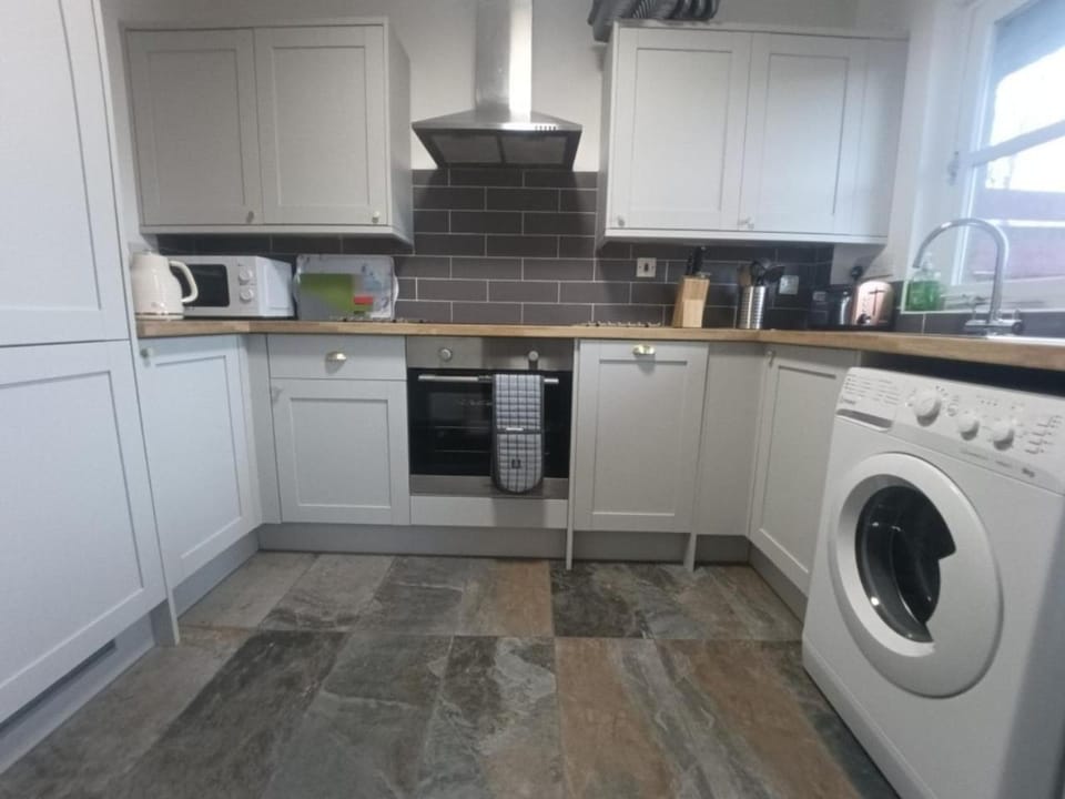 Kitchen or kitchenette, kitchen, kitchen