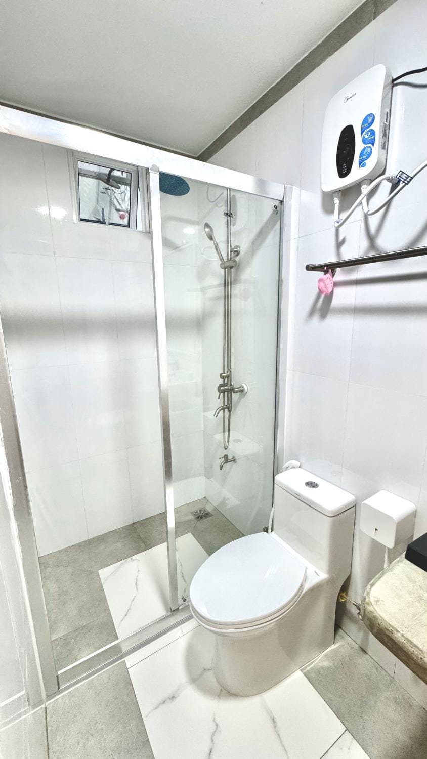 Shower, Toilet, Bathroom, bidet, towels