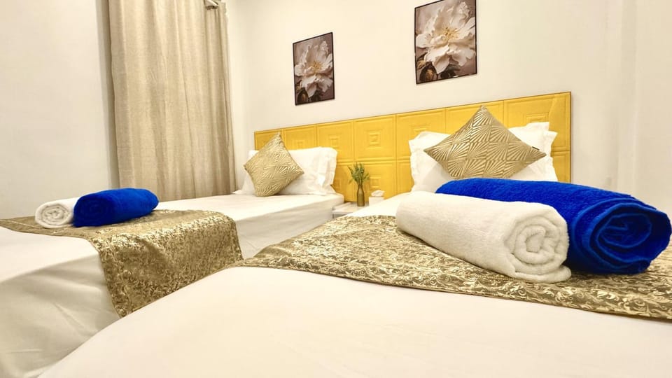 Bedroom, towels