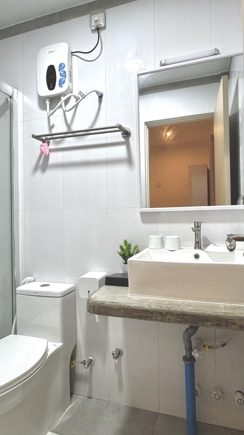 Shower, Toilet, Bathroom
