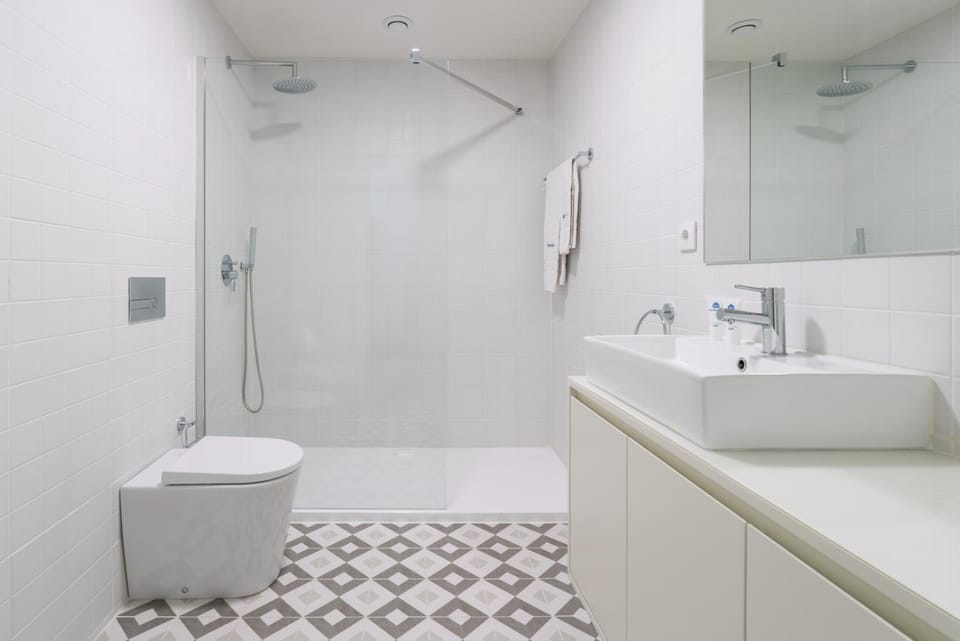 Shower, Toilet, Bathroom, Bath, towels