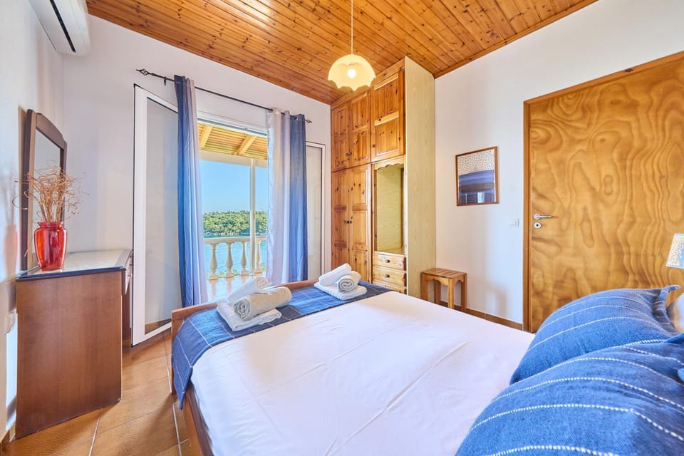 Property building, Living room, Bedroom