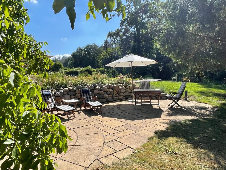 Ferienwohnung Landhaus Hohenstein, Schwimmteich, ruhige Lage Bed and Breakfast in North Rhine-Westphalia
