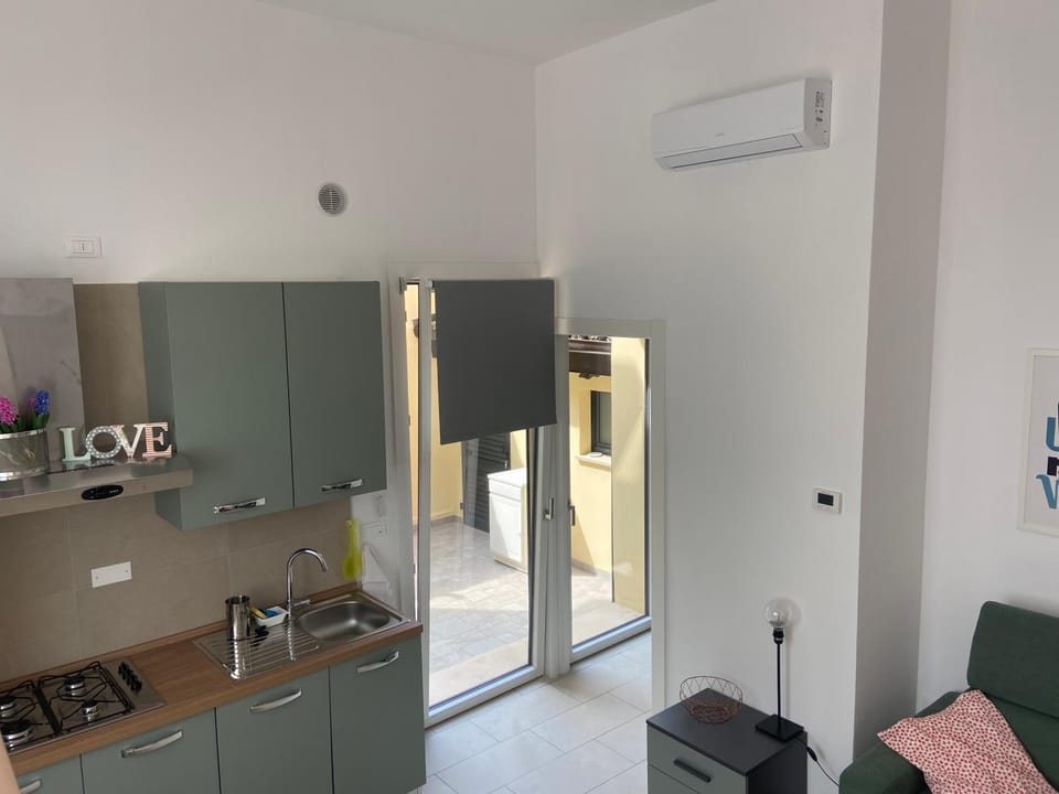 Kitchen or kitchenette, Living room, air conditioner