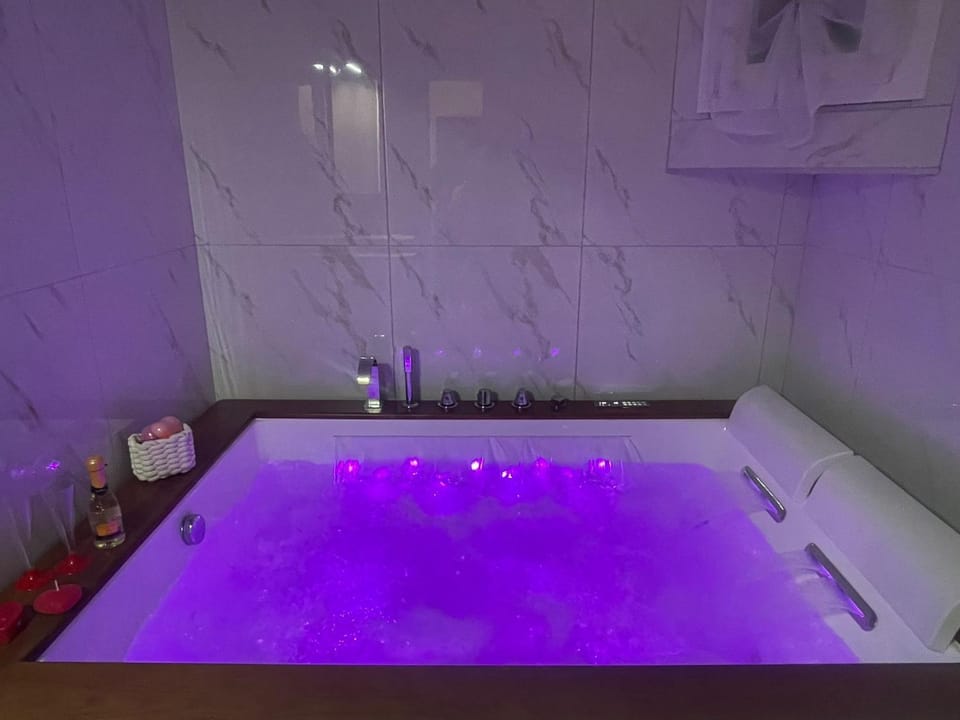 Hot Tub, Bathroom, Bath