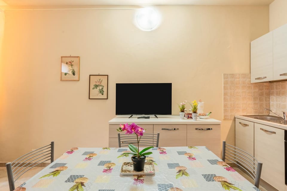 Property building, Kitchen or kitchenette, Living room