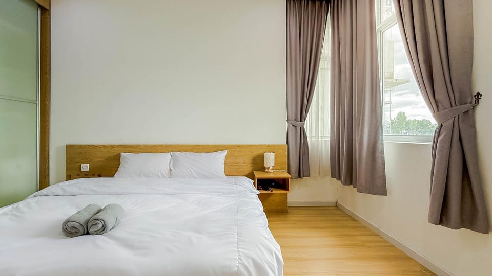 Relaxing 3BR Condo near Taiping Lake Garden Zoo with Free WiFi Netflix Apartment in Perak