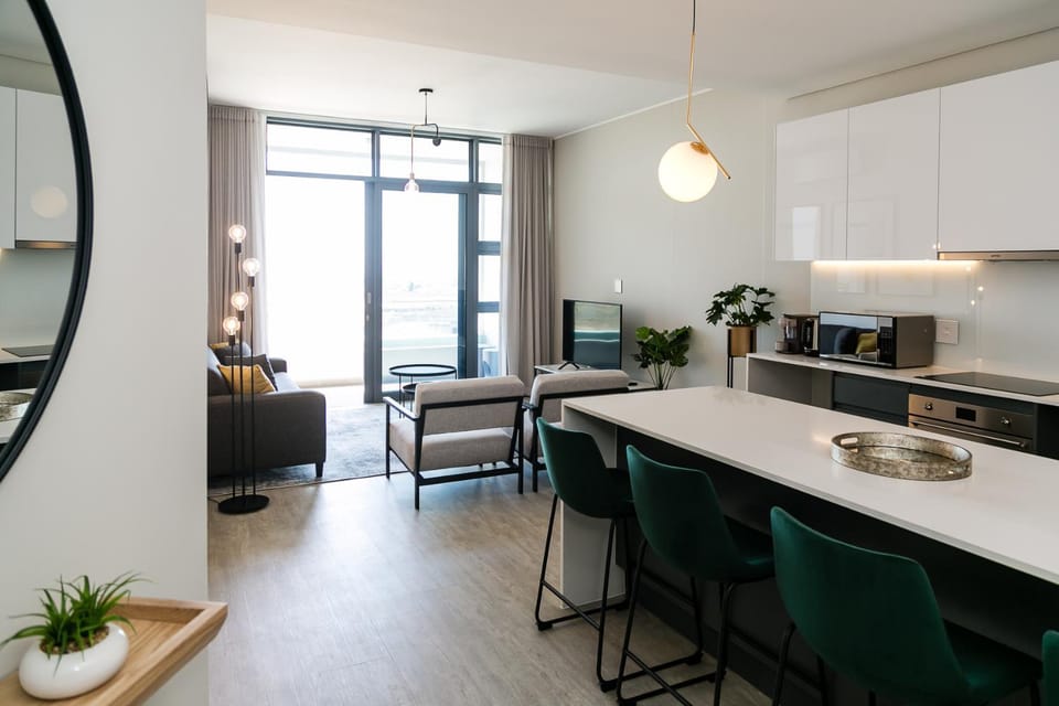 Luxury Three Bedroom Axis- Ocean and Mountain Views Apartment in Cape Town