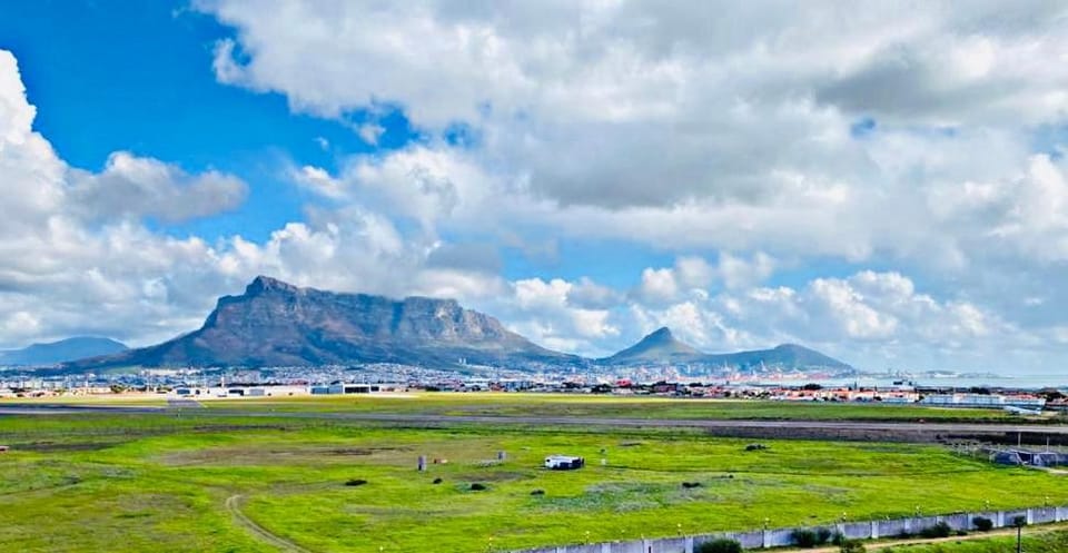 Luxury Three Bedroom Axis- Ocean and Mountain Views Apartment in Cape Town