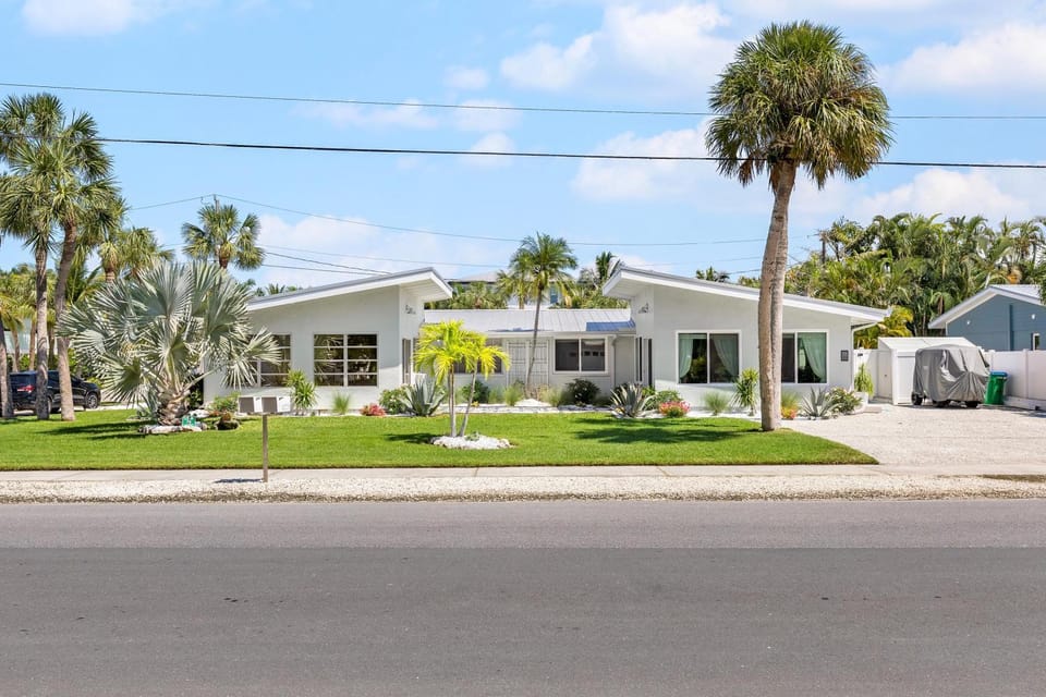 WHILE AWAY 2 Units House in Holmes Beach