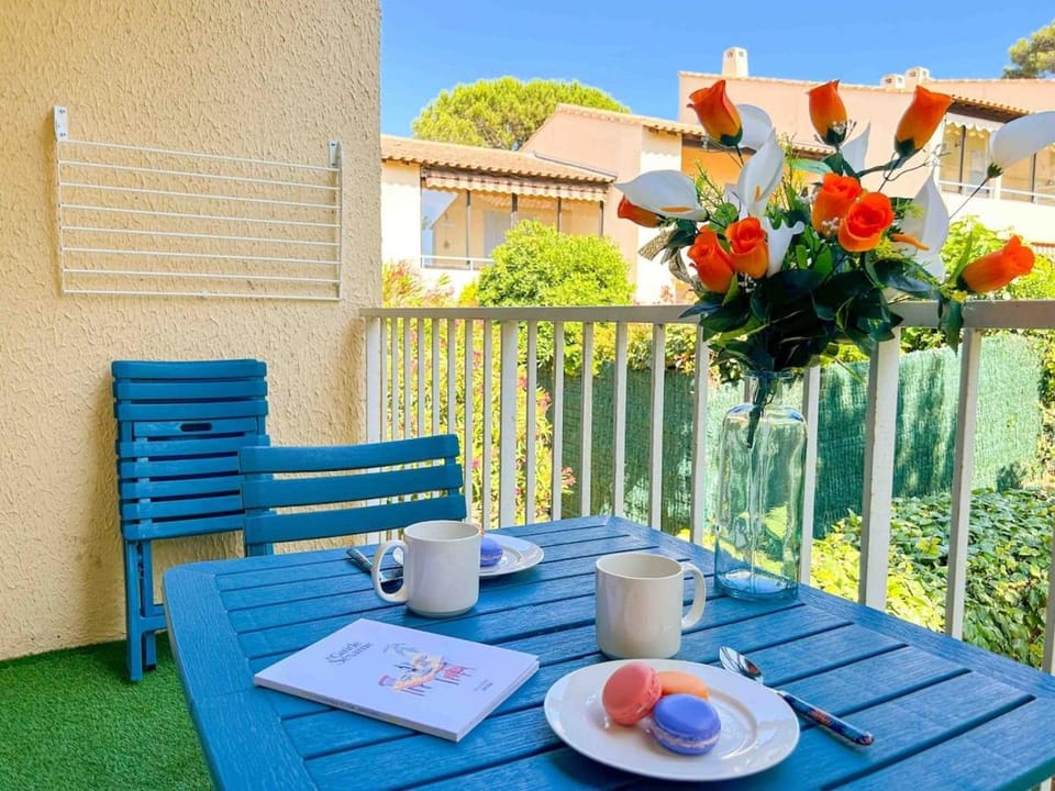 T2 climatisé avec accès plage et parking - wifi Apartment in Sanary-sur-Mer
