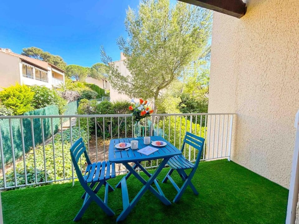 T2 climatisé avec accès plage et parking - wifi Apartment in Sanary-sur-Mer