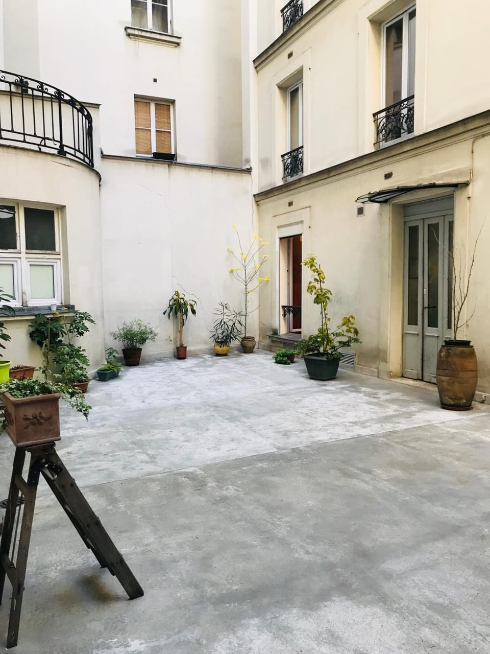 Property building, Patio, Facade/entrance