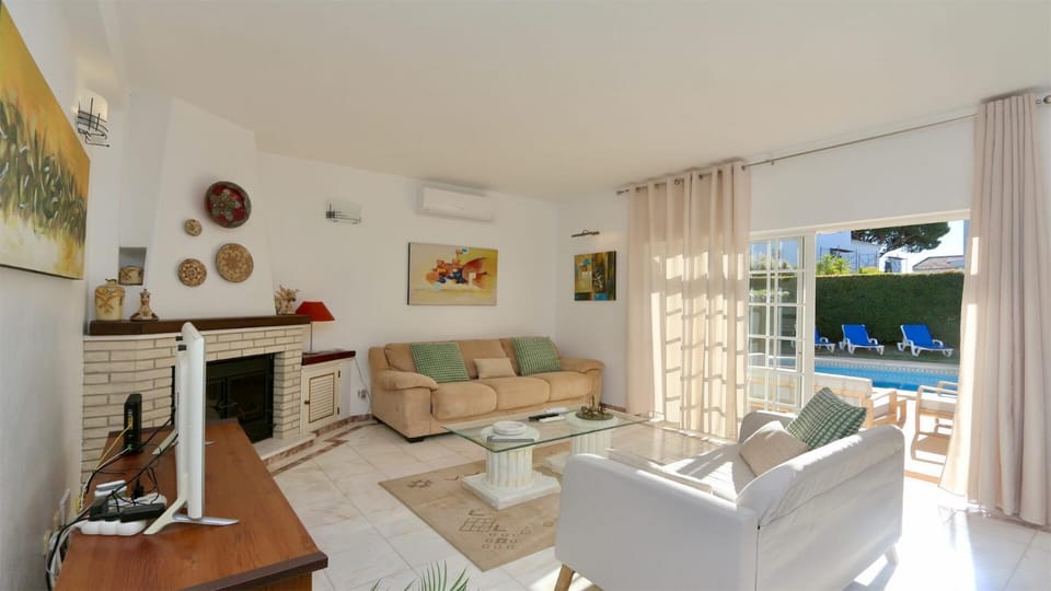 Living room, Pool view