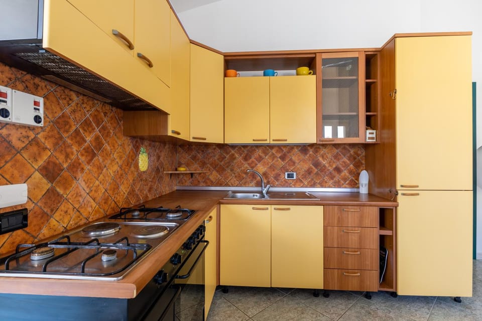 Kitchen or kitchenette, Living room