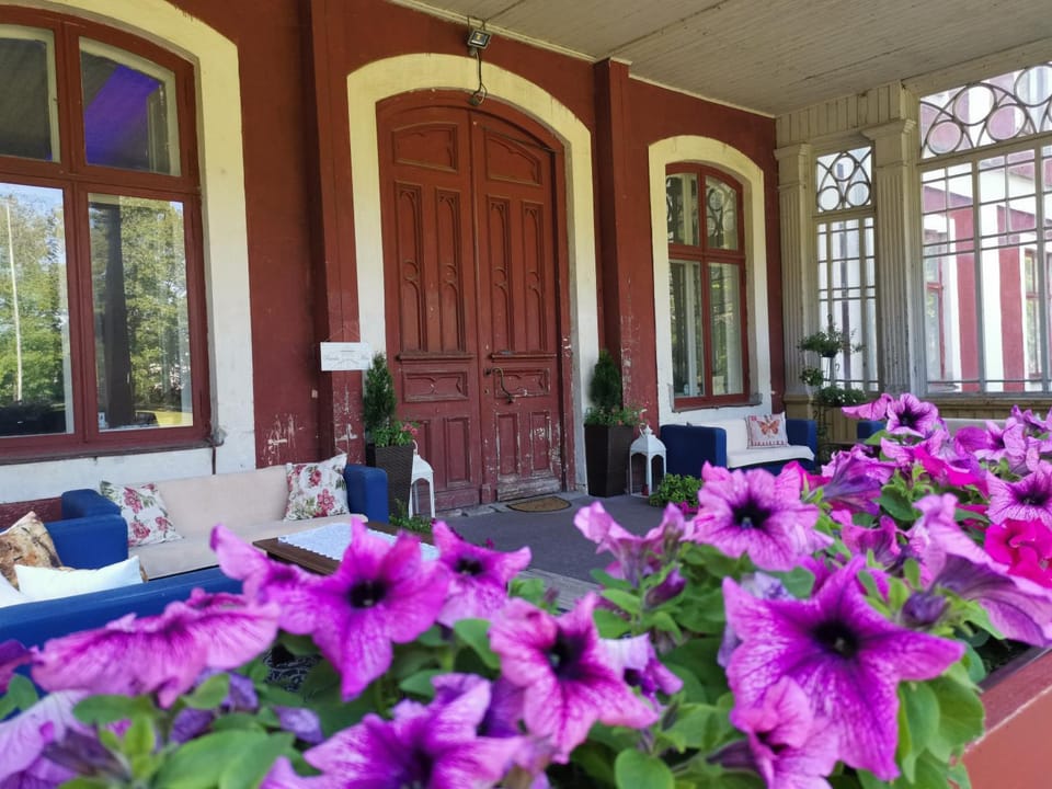 Facade/entrance