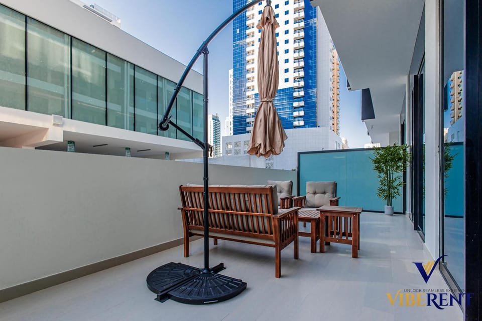 Property building, Patio, Balcony/Terrace, Seating area