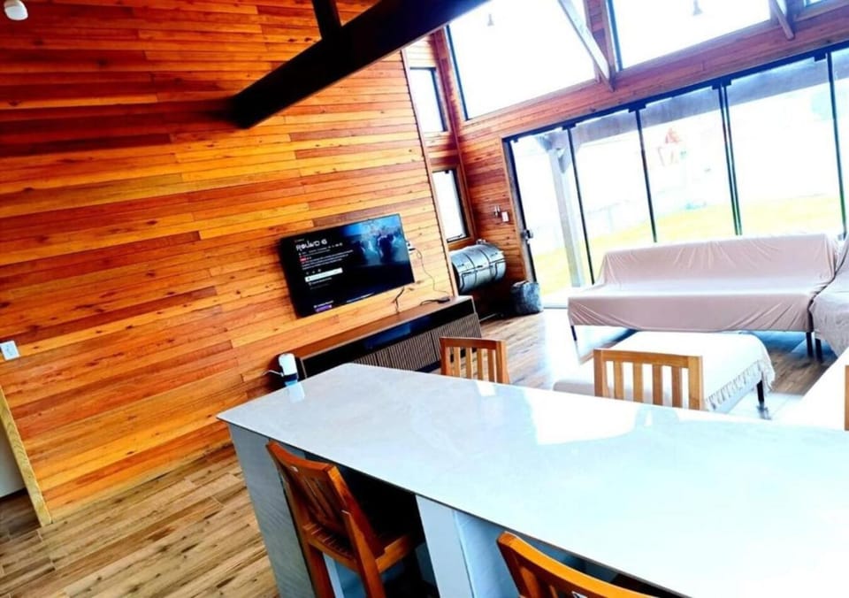 Communal lounge/ TV room, TV and multimedia, Seating area, Dining area