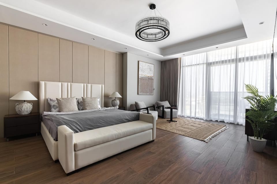 Bed, Photo of the whole room, Seating area, Bedroom