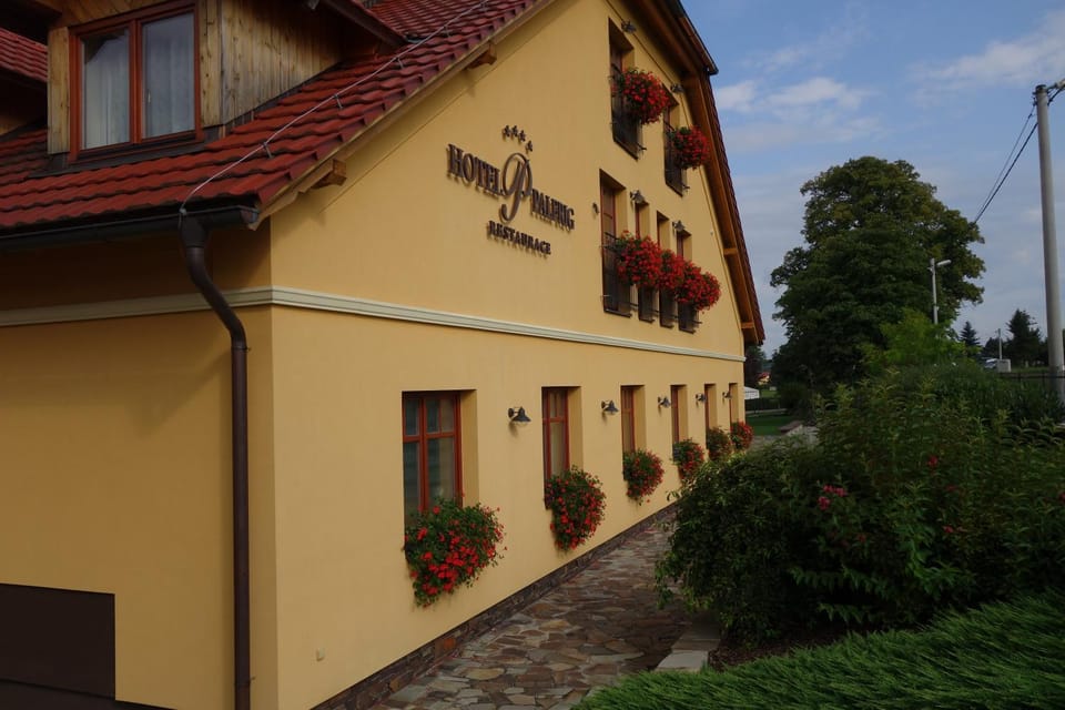 Property building, Restaurant/places to eat