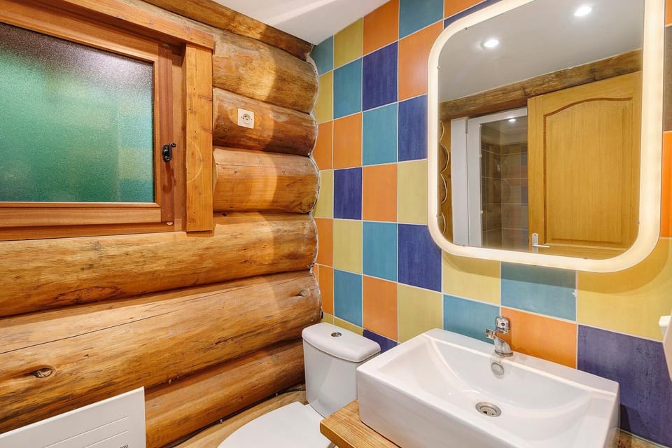 Bathroom, Living room