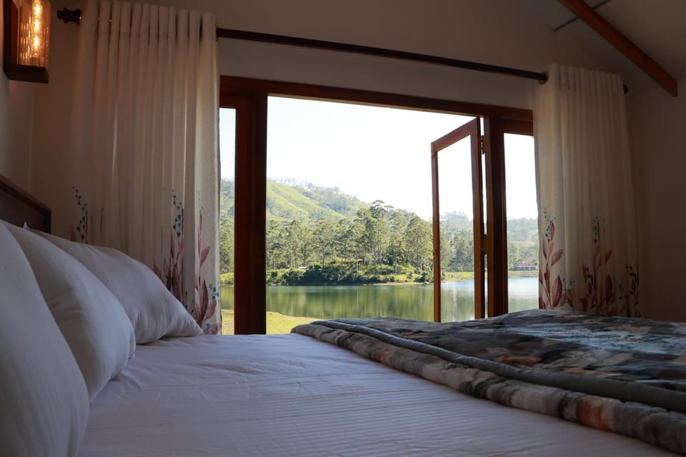Bed, Bedroom, Lake view, Mountain view