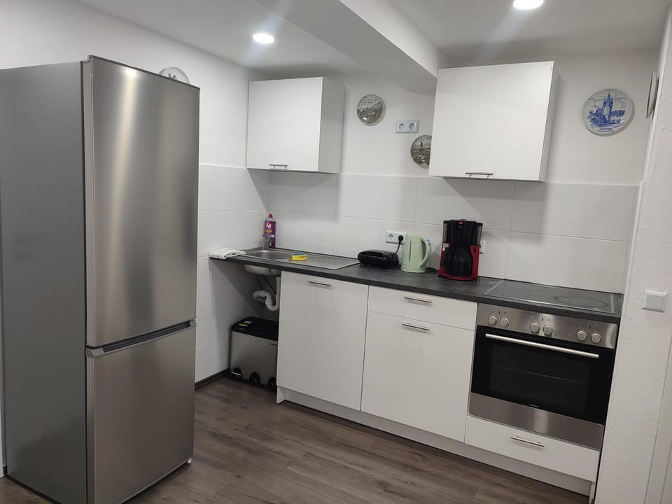Coffee/tea facilities, Kitchen or kitchenette, oven, pet friendly, stove