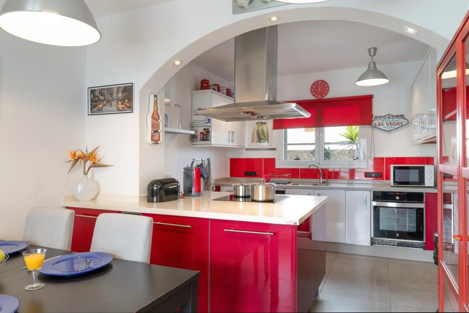 Kitchen or kitchenette, Living room