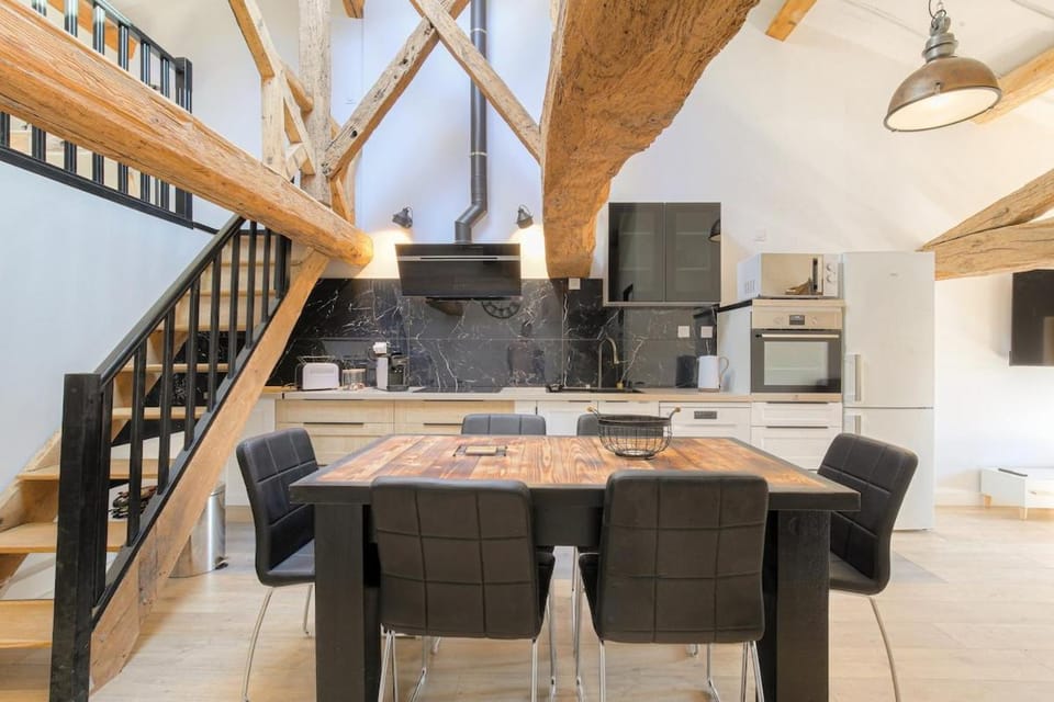 Kitchen or kitchenette, Dining area, stove, toaster