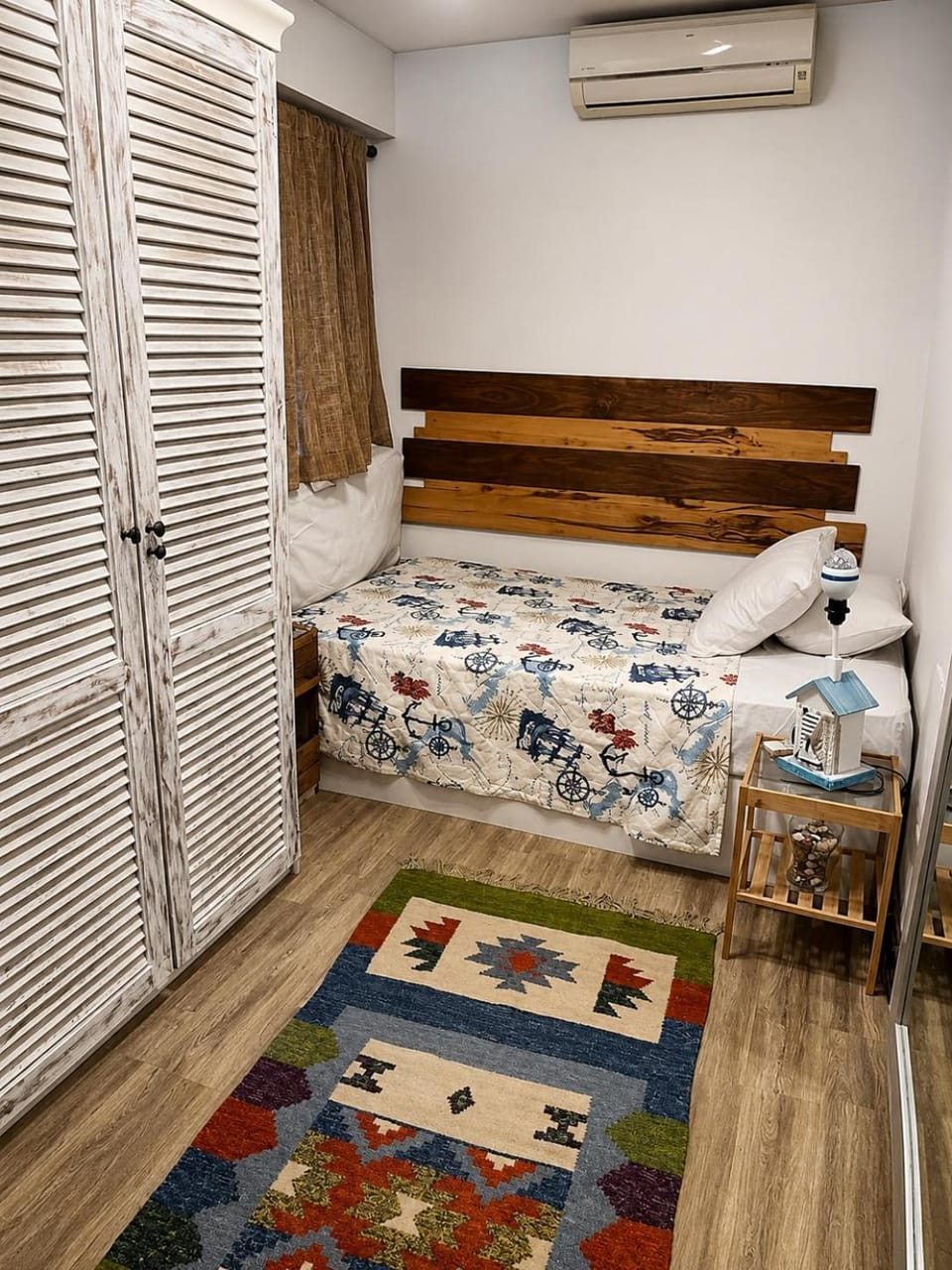 Bedroom, air conditioner